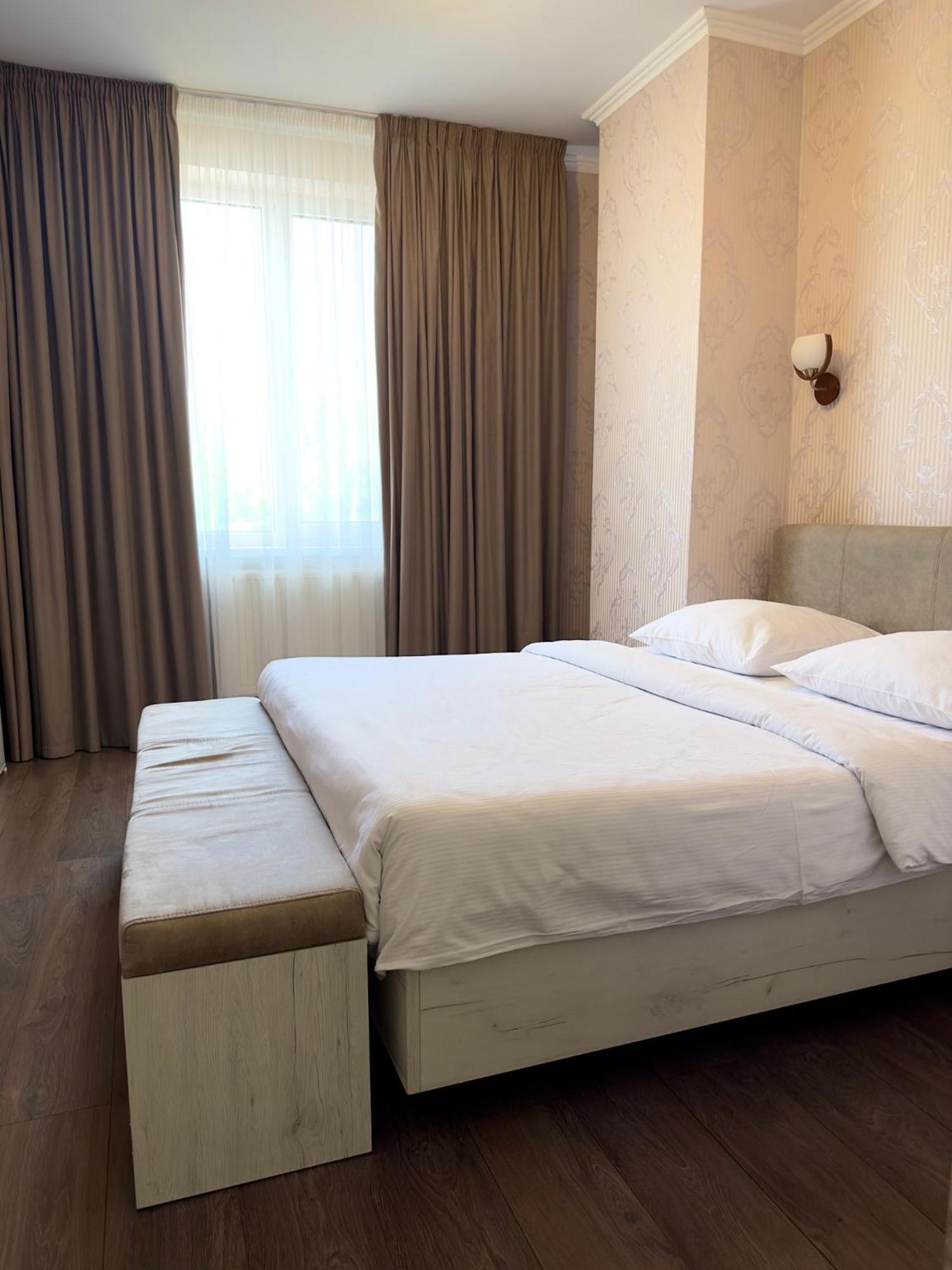Львівський Hotell Exteriör bild