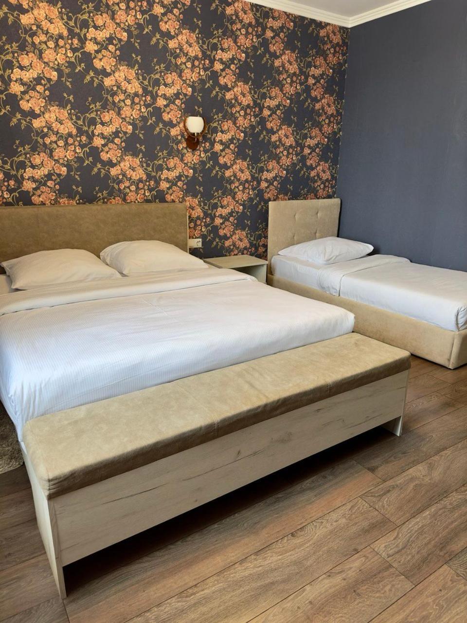 Львівський Hotell Exteriör bild